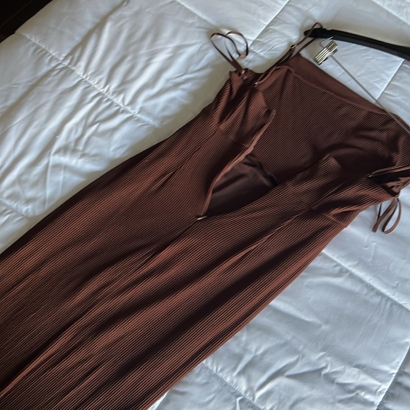 Brown bodycon style dress. Ribbed. Sweet Leslie brand. - Picture 2 of 3